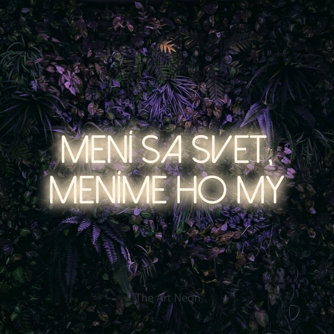 LED neon sign reading “MENÍ SA SVET, MENÍME HO MY”, arranged in two lines.
