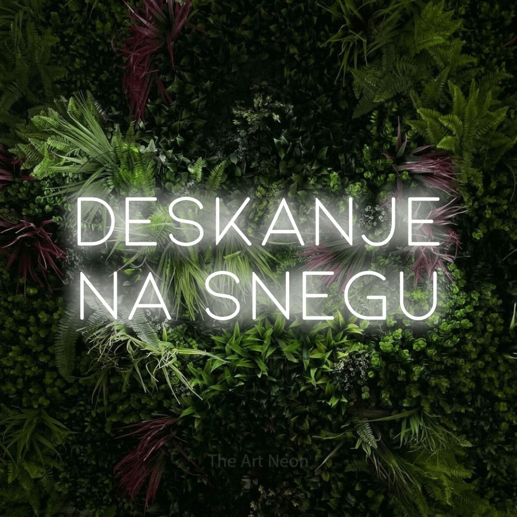 LED neon sign reading “Deskanje na Snegu”, arranged in two lines.