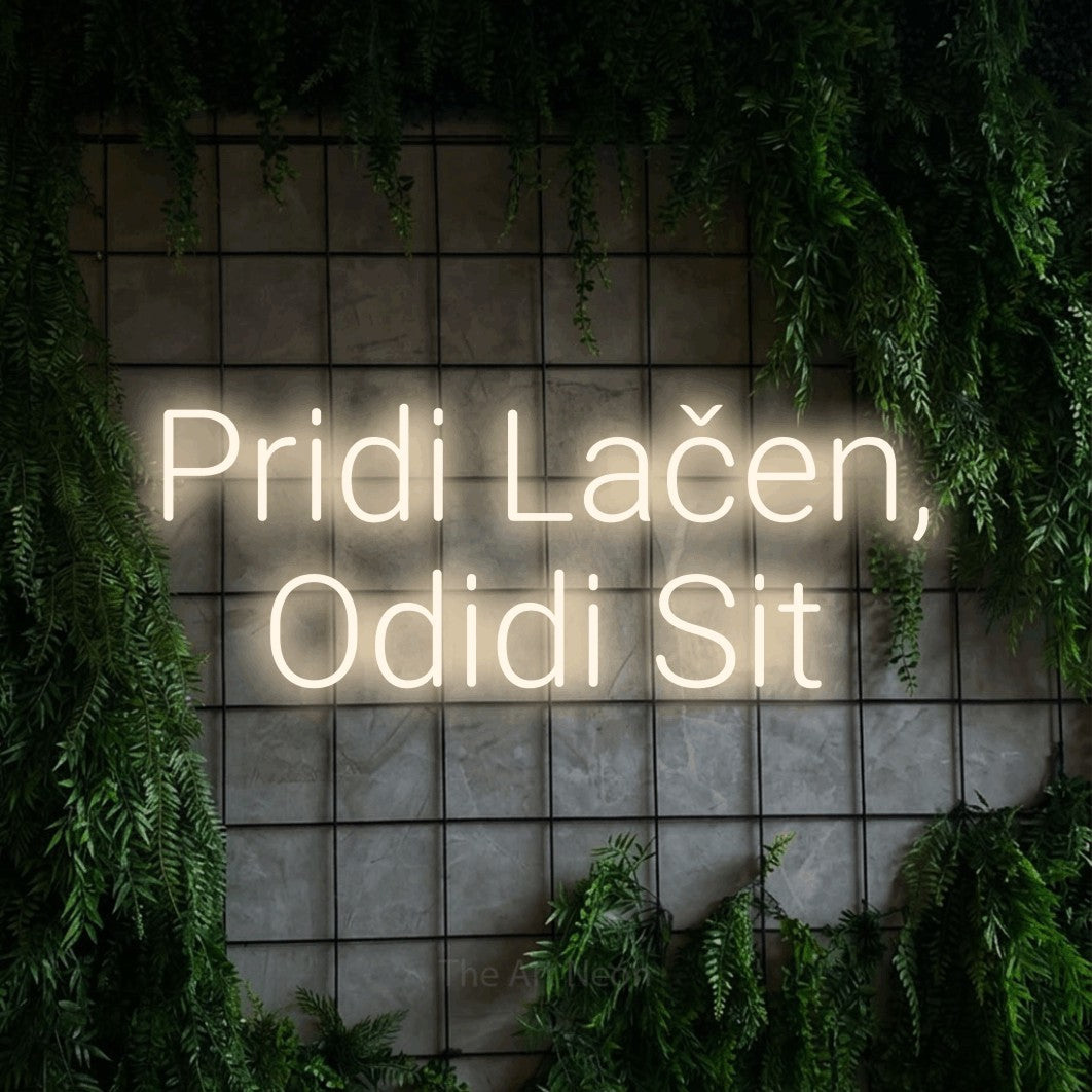 LED neon sign reading “Pridi Lačen, Odidi Sit”, arranged in two lines.