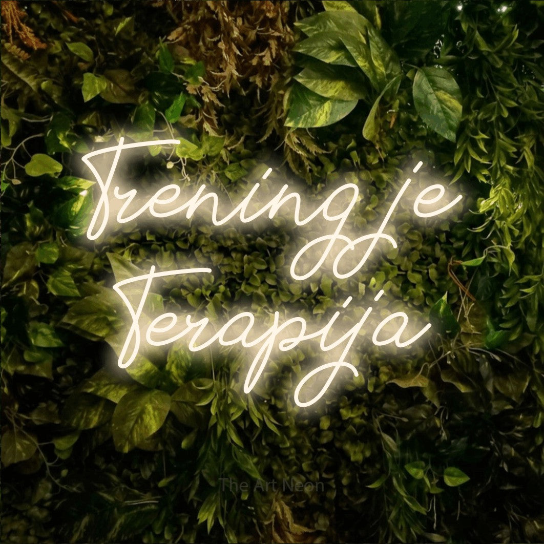 LED neon sign reading “Trening je Terapija”, arranged in two lines.