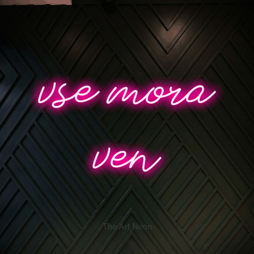 LED neon sign reading “vse mora ven”, arranged in two lines.