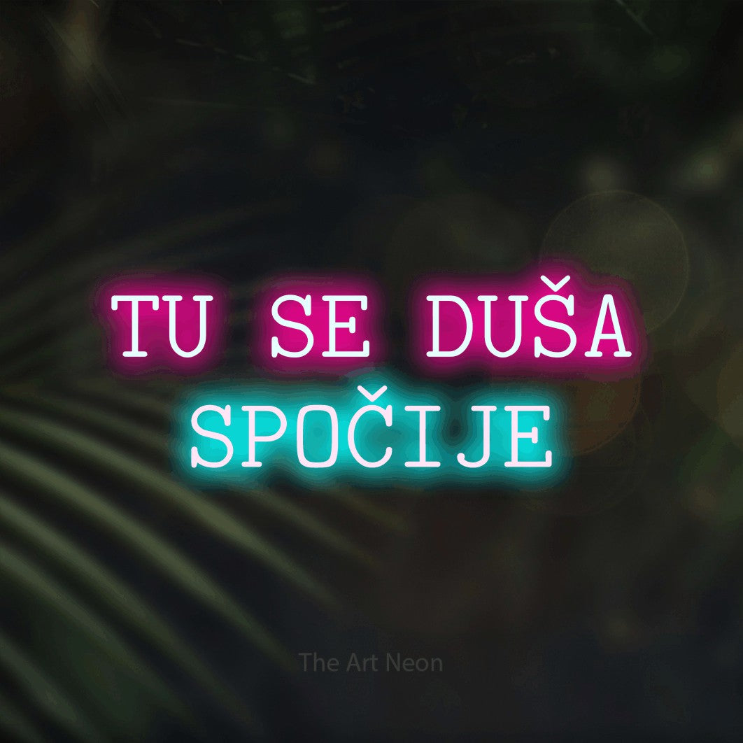 LED neon sign reading “TU SE DUŠA SPOČIJE”, arranged in two lines.