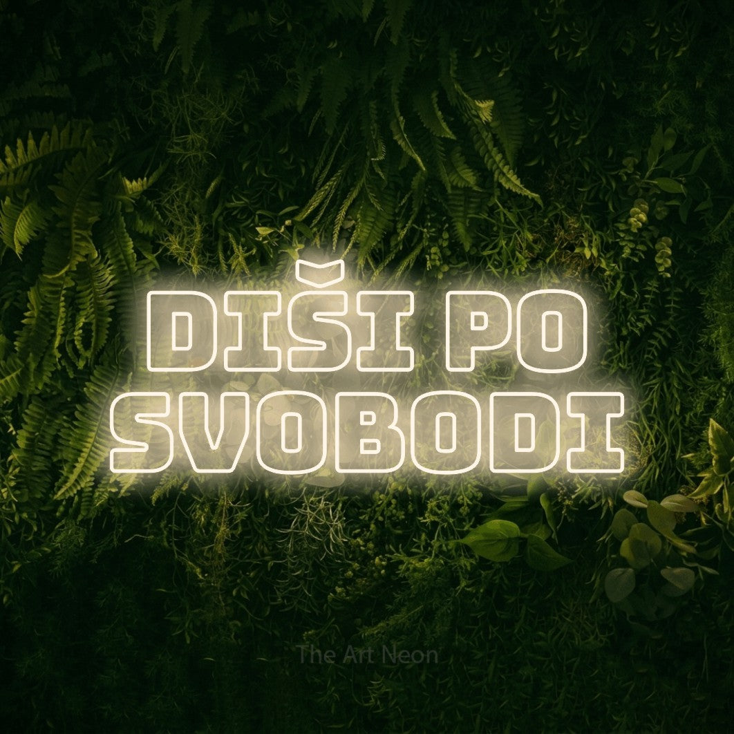 LED neon sign reading “diši po svobodi”, arranged in two lines.
