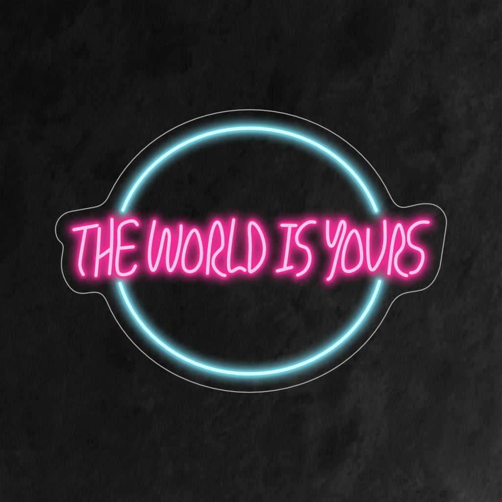 L'enseigne au néon « The World Is Yours » inspire par son message stimulant, projetant une lueur audacieuse qui motive et élève votre espace