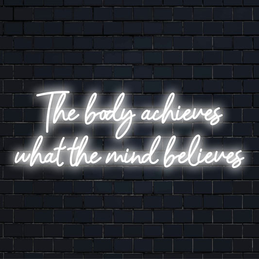 Vlastní LED neonový nápis zobrazující The Body Achieves What The Mind Believes, ideální pro inspirativní neonové nástěnné umělecké dekorace.