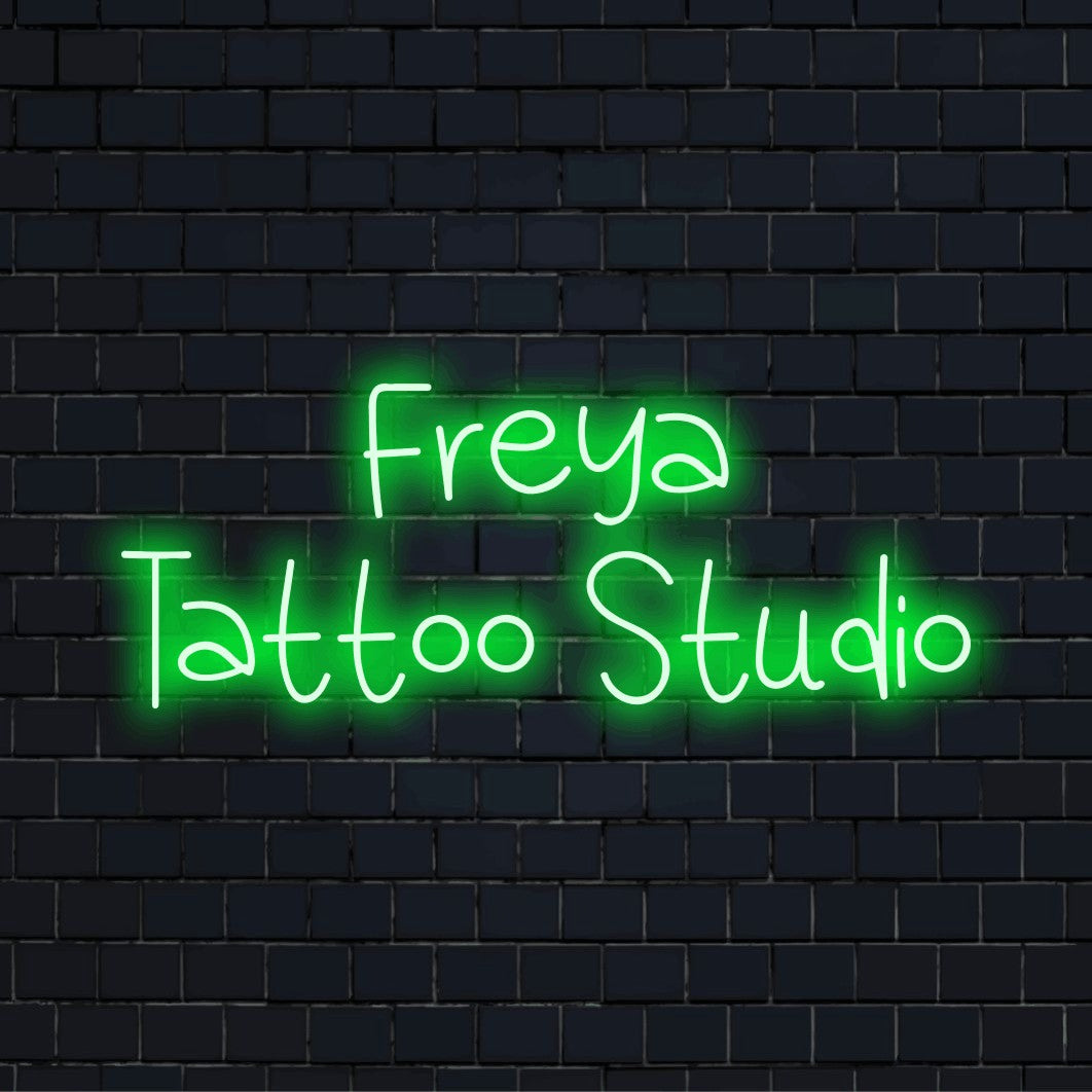 Freya Script Lettering Luz de neón personalizada de Freya Tattoo Studio | Letrero de neón ...