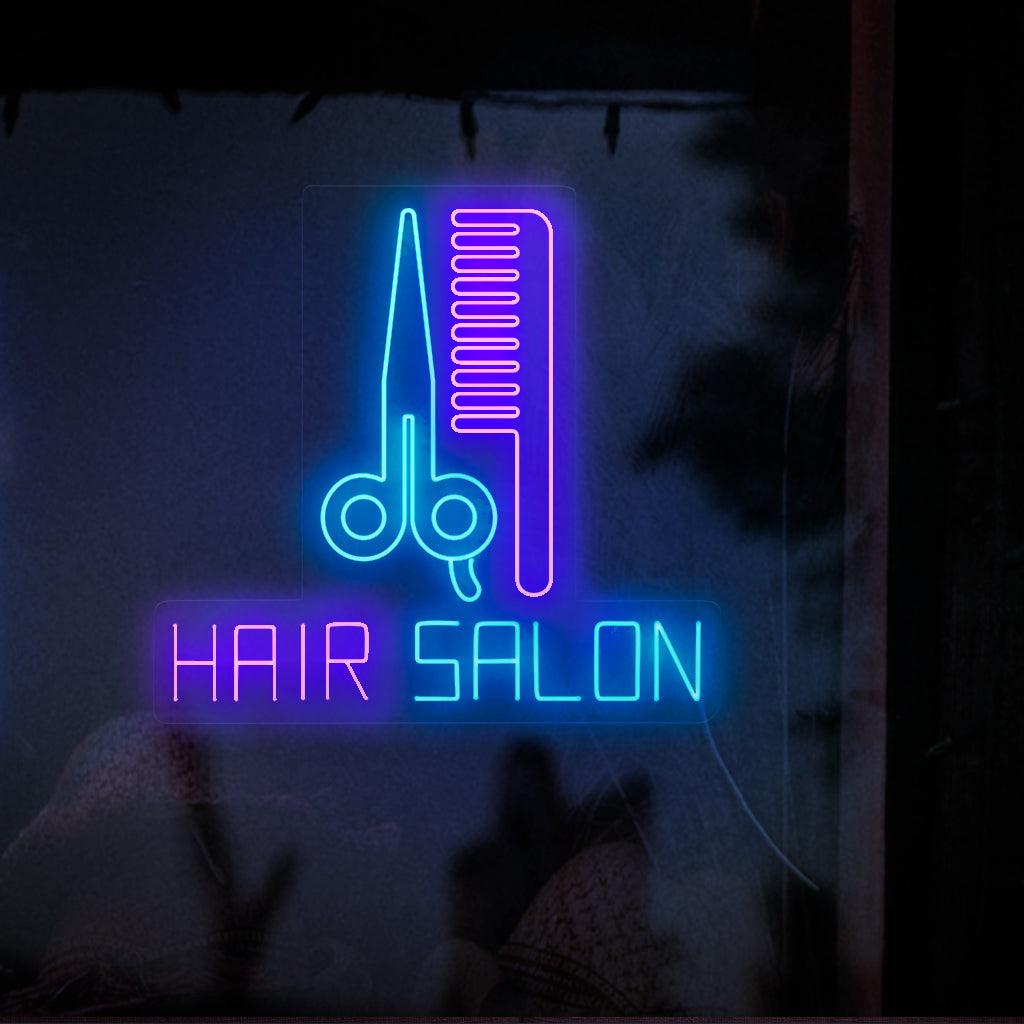 Et slankt og stilfuldt neonskilt med en saks og en kam, med ordene 'Hair Salon' oplyst i levende neonlys.