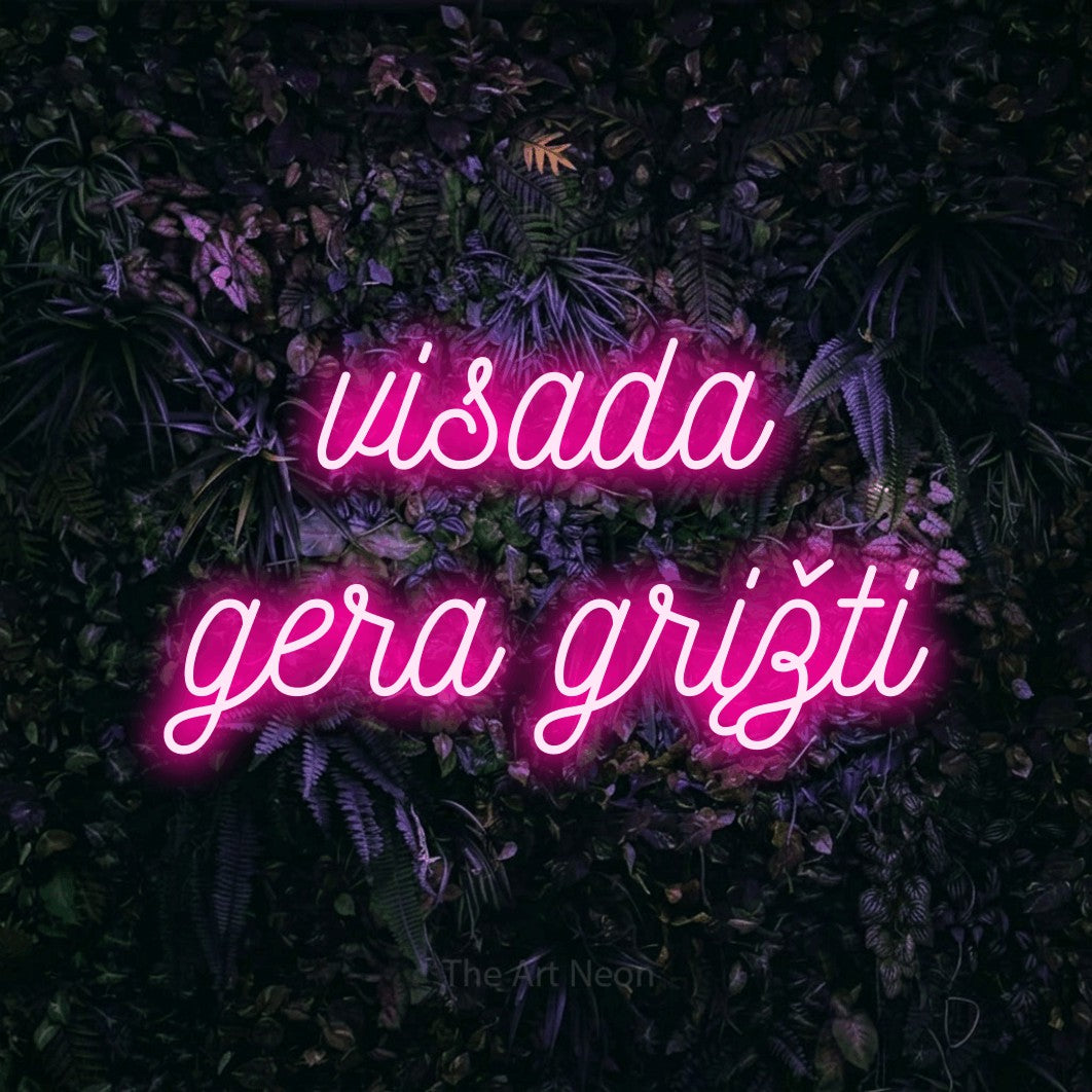 LED neon sign reading “visada gera grįžti”, arranged in two lines.