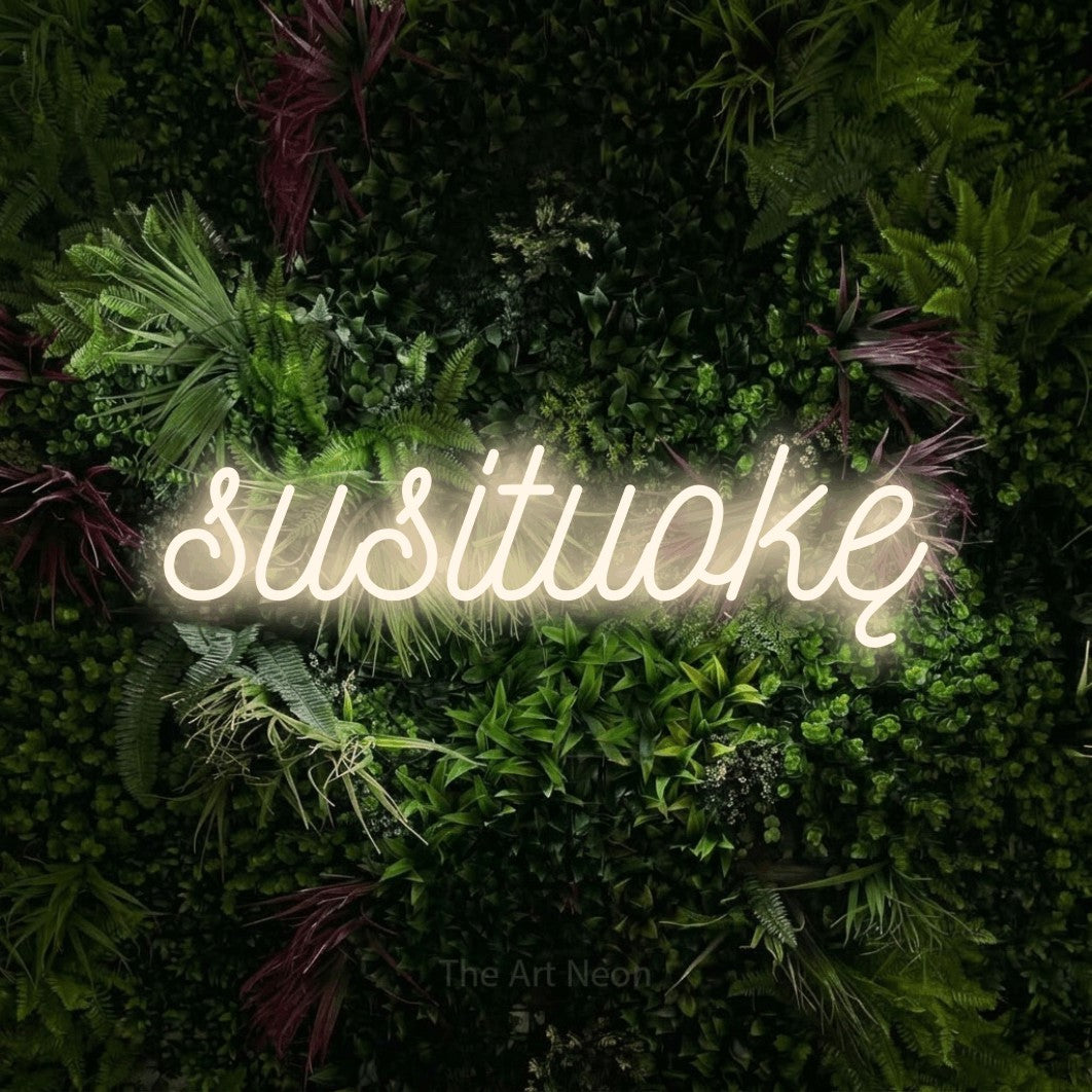LED neon sign reading “susituokę”, arranged in a single line.