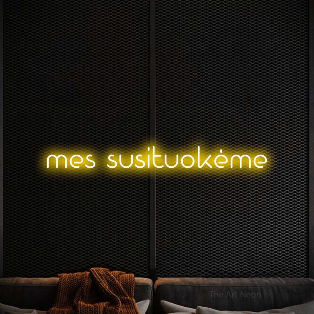 LED neon sign reading “mes susituokėme”, arranged in a single line.