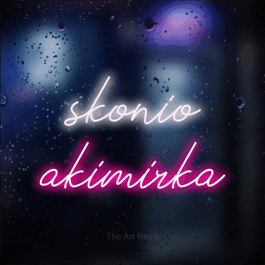 LED neon sign reading “skonio akimirka”, arranged in two lines.