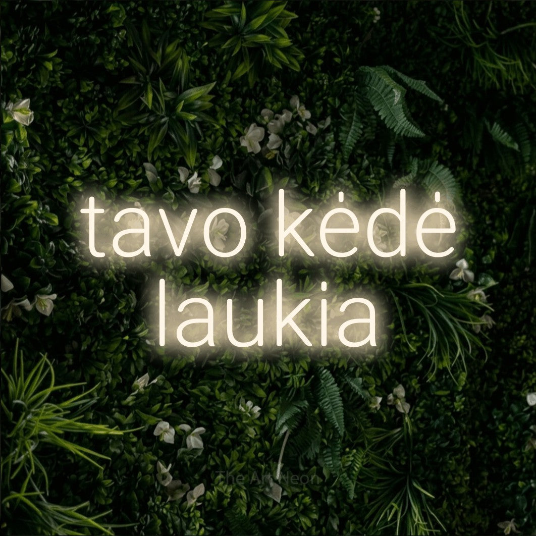 LED neon sign reading “tavo kėdė laukia”, arranged in two lines.