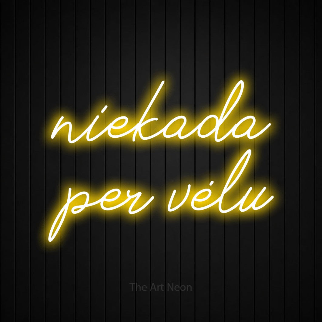 LED neon sign reading “niekada per vėlu”, arranged in two lines.