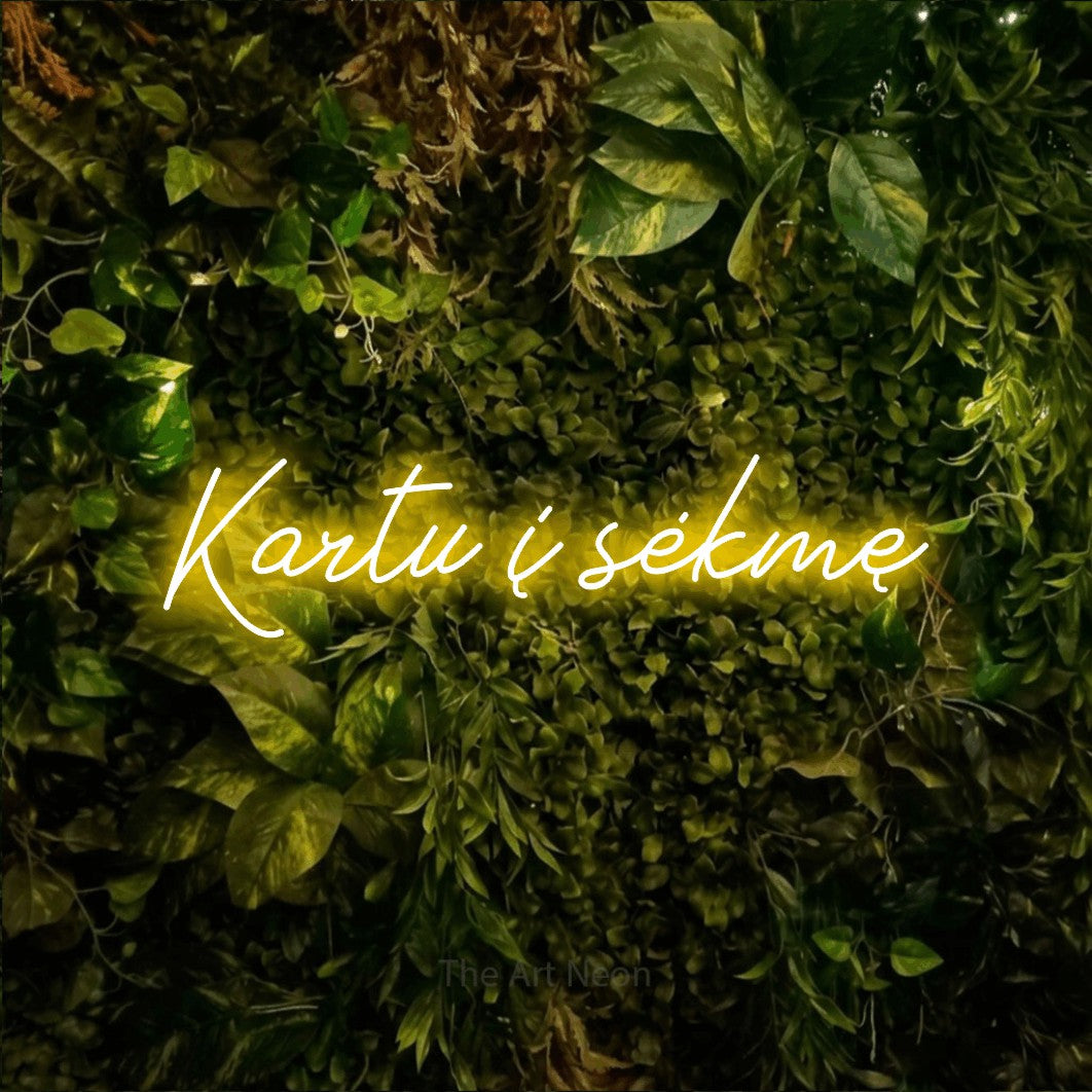 LED neon sign reading “Kartu į sėkmę”, arranged in a single line.