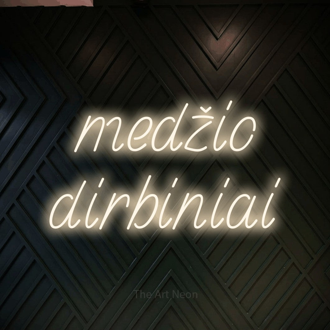 LED neon sign reading “medžio dirbiniai”, arranged in two lines.