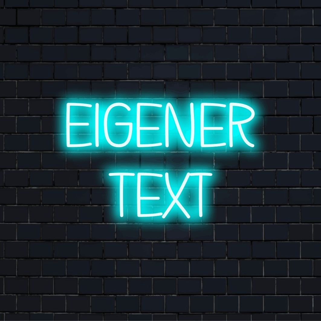LED-Neonschild mit dem Text „Eigener Text“ auf dunkler Ziegelwand